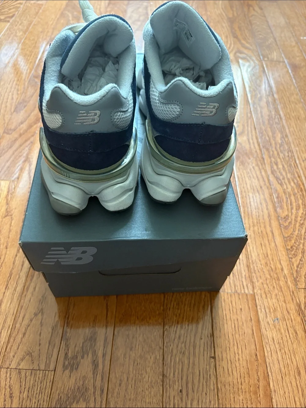 New Balance Mens Navy and White Retro Runner Sneakers